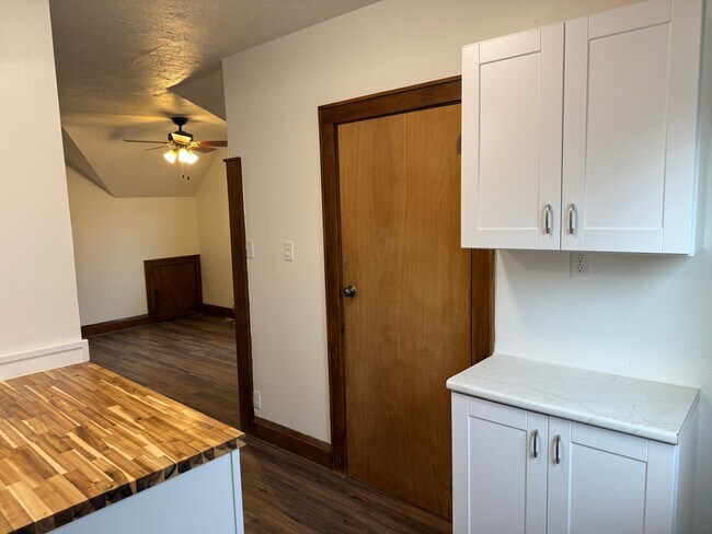 Photo - 1005 E Holt Ave Unit Upper
