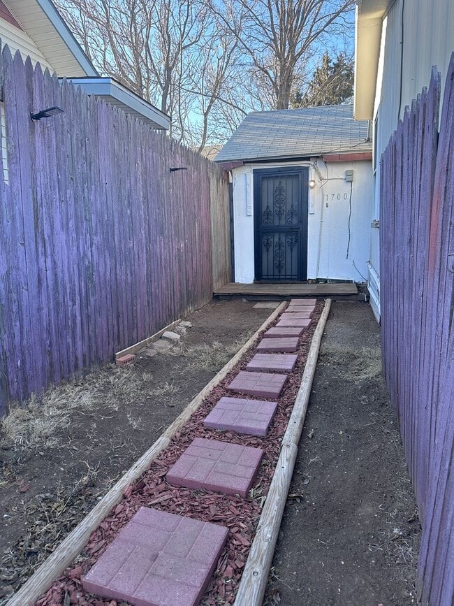 Building Photo - 1700 S Lincoln St Unit B