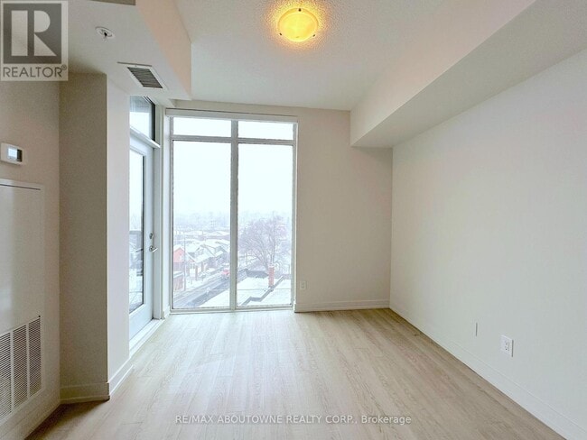 Photo - 763 Woodbine Ave