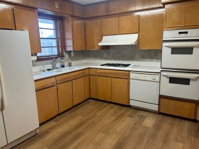 Photo - 127 Willow Dr