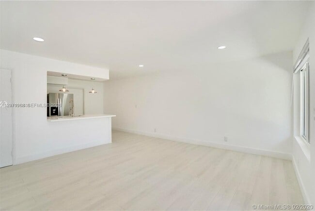 Photo - 1301 NE 147th St Unidad 1301