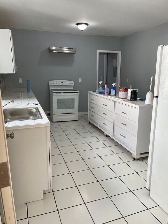 196 Buckingham St Apartments Unit 1 Waterbury, CT