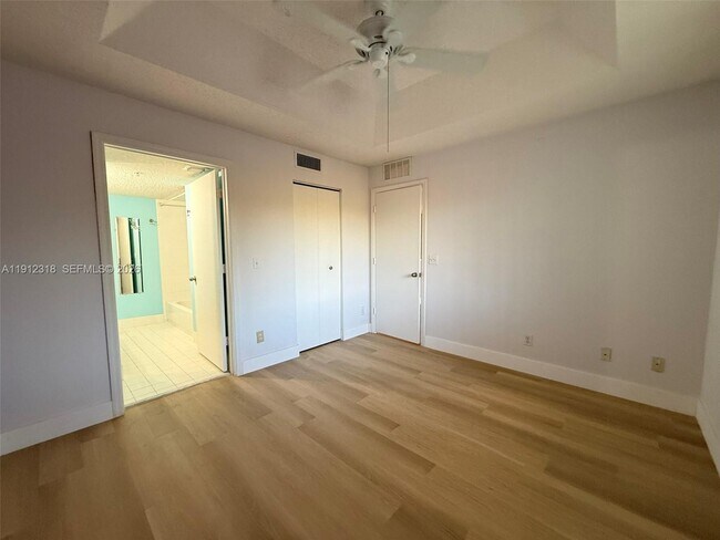 Photo - 9907 Westwood Dr Unidad 21-2