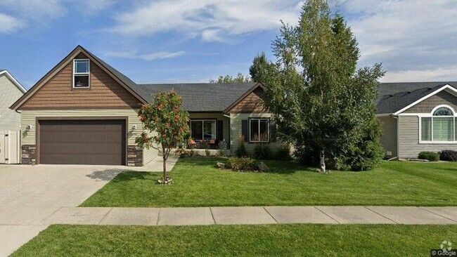 Building Photo - Strawberry Fields Dream Home