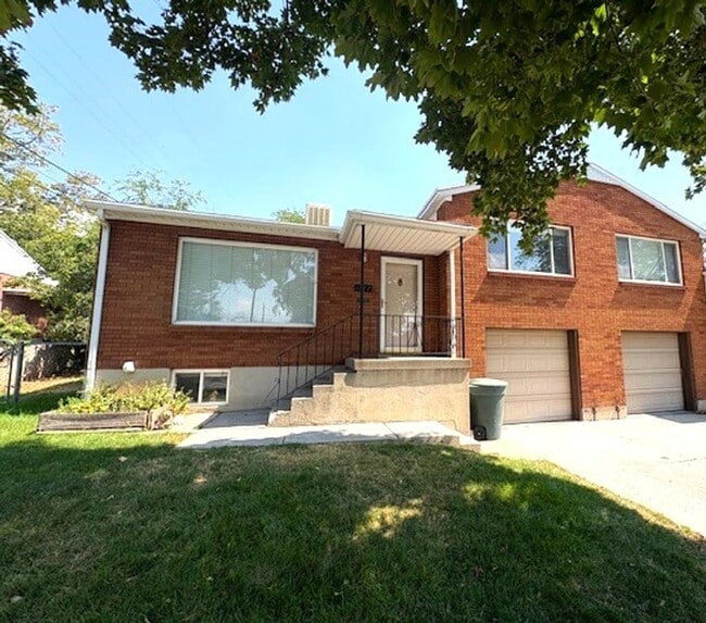 Building Photo - 3 Bedroom Duplex in Sugarhouse! Unit 1777