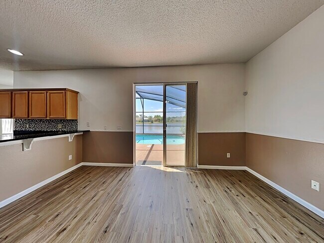 728 Hardwood Cir