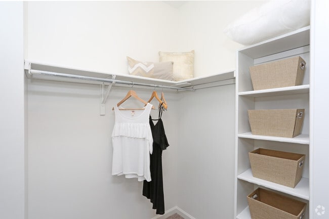2BR, 2BA - 1,042 SF - Preakness - Walk In Closet