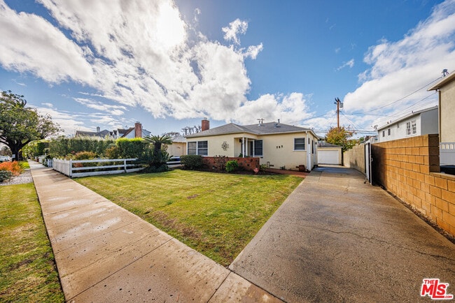 Photo - 785 El Medio Ave