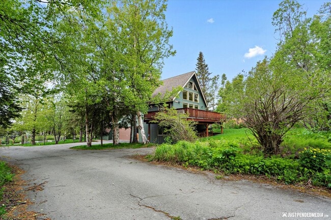 Photo - Hillside Retreat