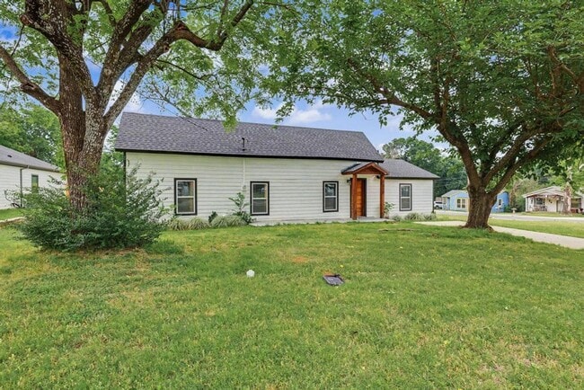 Photo - Beautifully Remodeled Home for Rent – Plenty of Space Inside & Out!