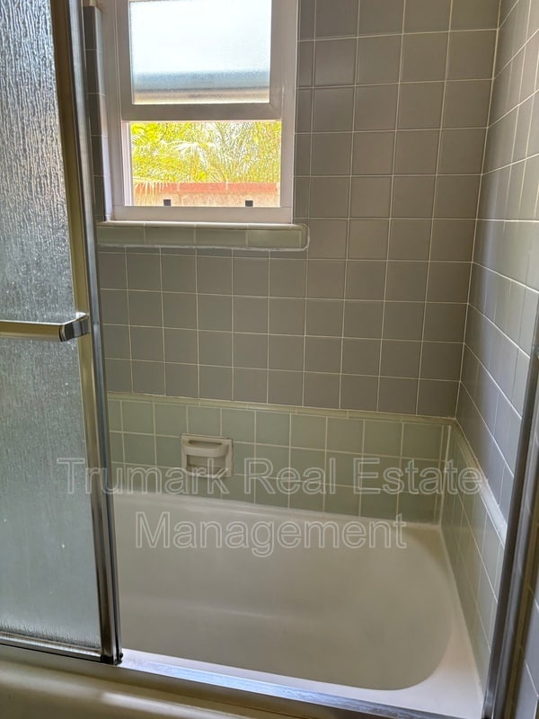 Photo - 1037 E Glenoaks Blvd Unit D