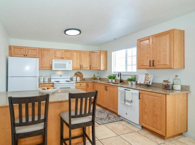 Photo - 450 W 1800 N