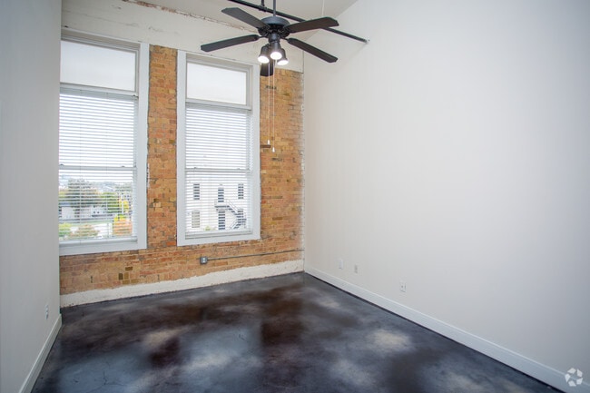 P4-B 2HABx1BA 748 ft² - Homes of Parker Commons