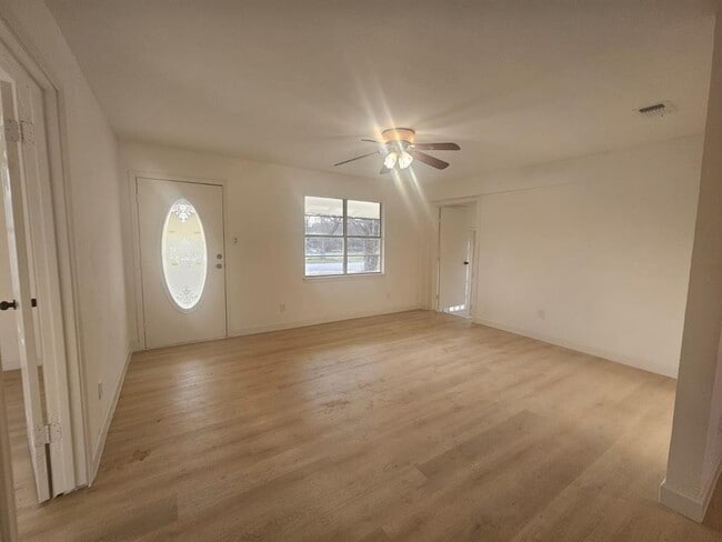 Photo - 1300 Hondo St