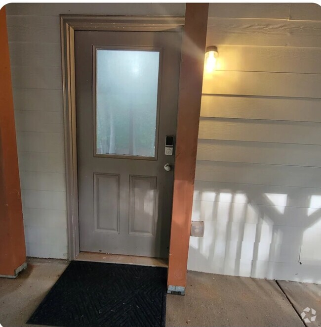 Building Photo - 5860 Lake Windsor Pky Unit Basement Rental