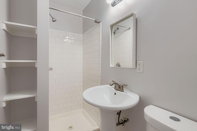 Photo - 2535 N Howard St