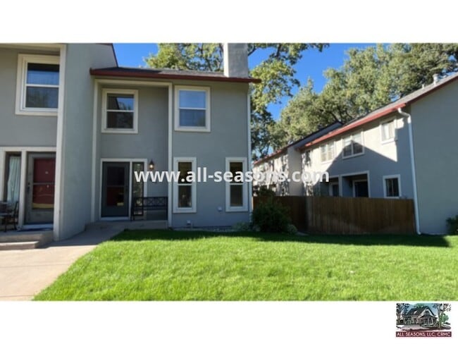 Building Photo - Fantastic centrally located and updated to... Rental