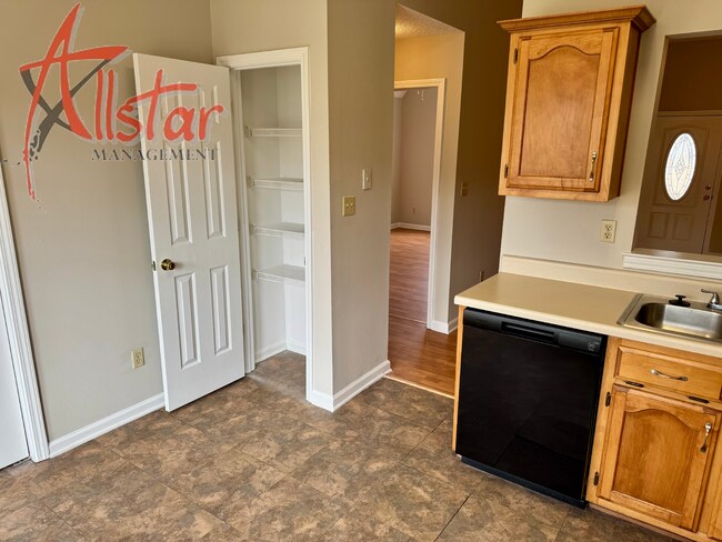 Photo - 8289 Clubview Dr