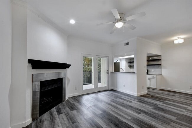 Building Photo - 3840 Far W Blvd Unit 215 Rental