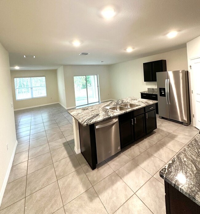 Photo - Lake Diamond North 4 Bed, 2 Bath