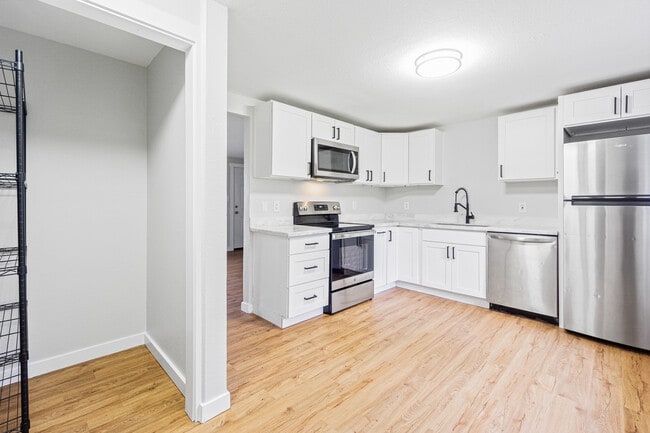 Photo - 5110 Diamond Blvd SW