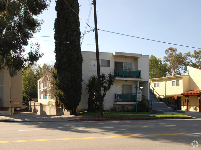 Building Photo - 11118 Moorpark St Rental