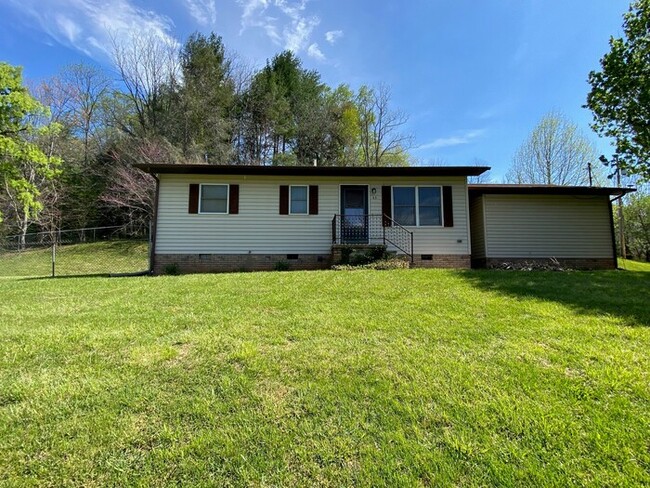 2 Bedroom 1 bath ranch style home - 2 Bedroom 1 bath ranch style home