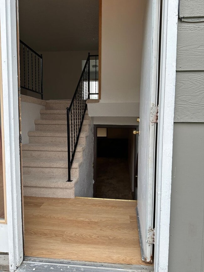 Photo - 4 Bedroom/ 2 bath Centrally Located Split Level!