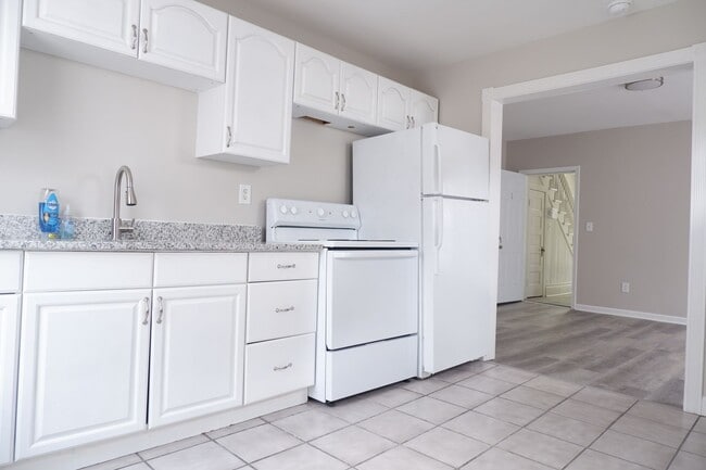 Photo - Must see two bedroom Apartment in bustling... Unidad 1