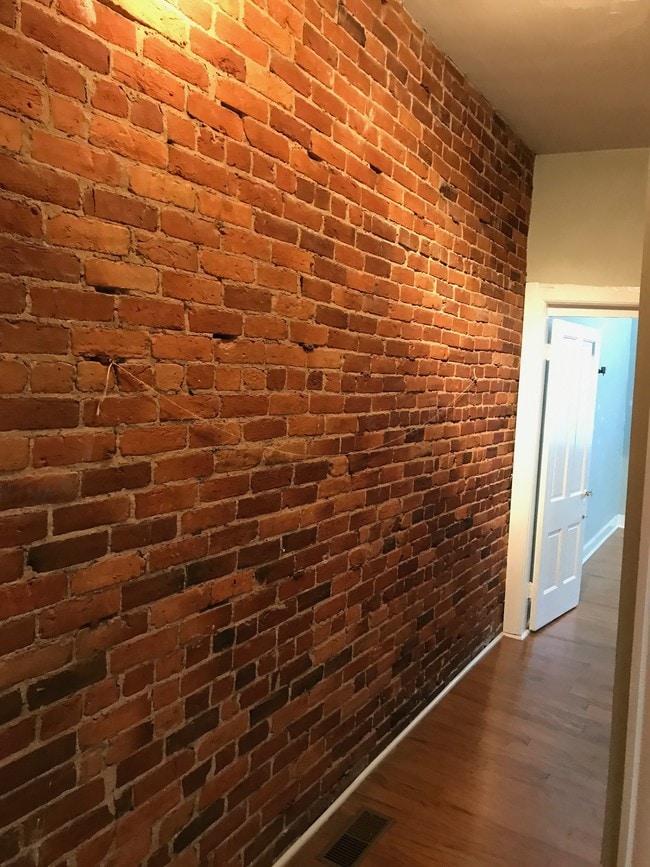 Hallway 1 - 1300 Grove Ave Unit 1