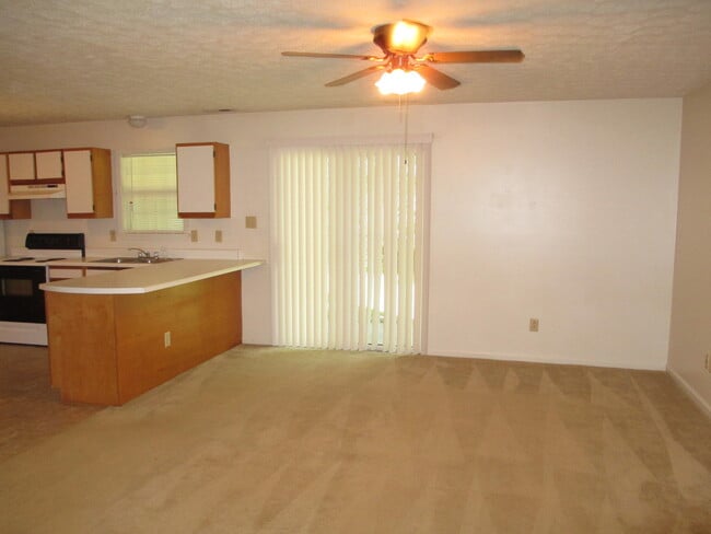 Photo - 2 Bedroom, 1 bath apartment - Downstairs Unit