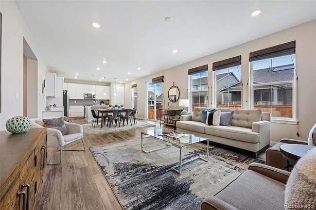 Photo - 860 Wildrose Pl