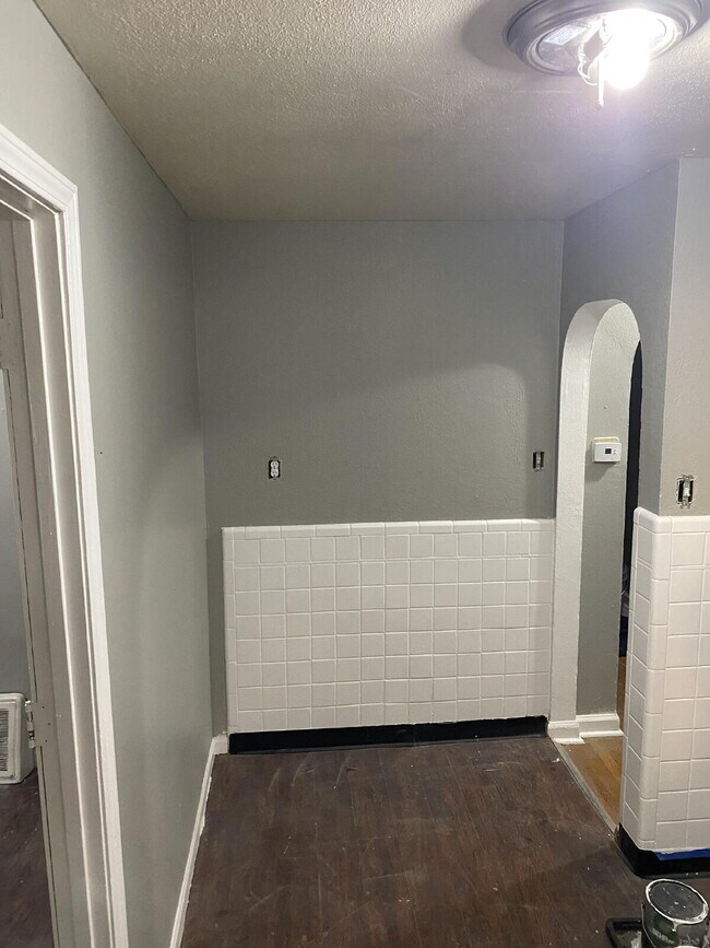 Photo - Charming 3 Bed, 1 Bath Bungalow in Berkley - Section 8 Preferred