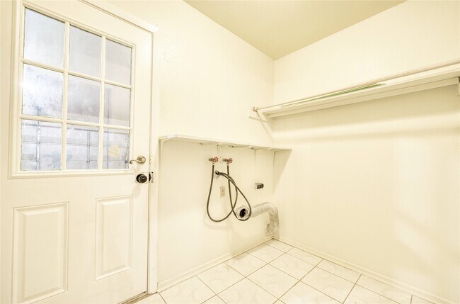 Photo - 7811 Westbank Ave