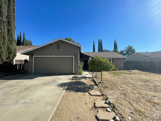 Building Photo - 4 bedroom single story in East Modesto! Rental