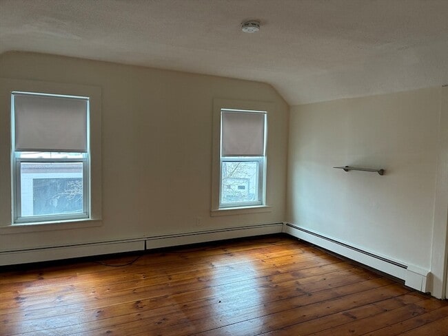 Building Photo - 12 Green St Unit 2