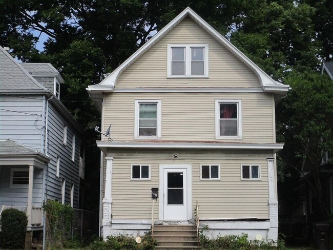 Building Photo - 1617 NE Jefferson Ave