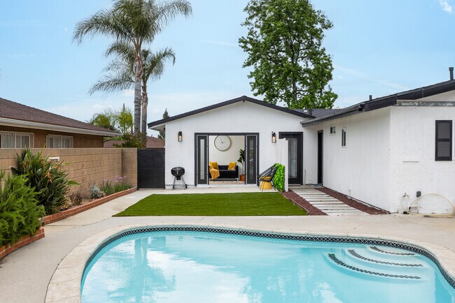 Photo - 1749 E Yale St Unit B