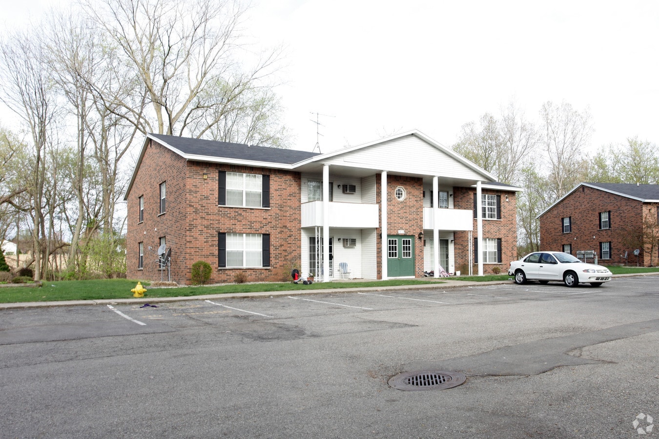Colonial Village - Colonial Village Apartments