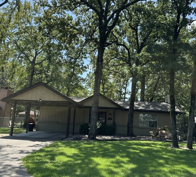 Building Photo - 127 Cedarwood Dr