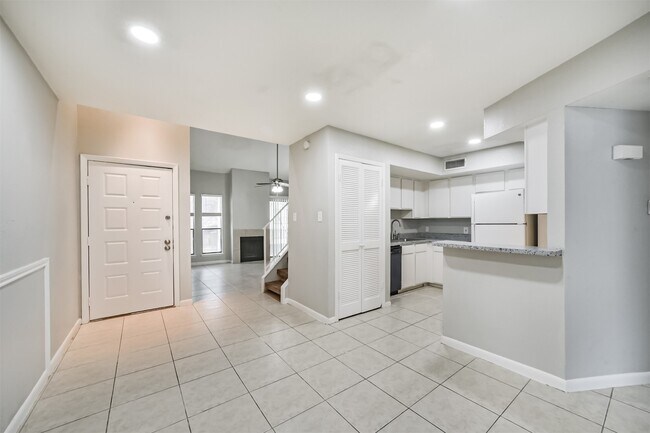 Photo - 10811 Richmond Ave Unidad 65