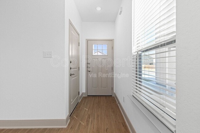 7523 Gramercy Wy