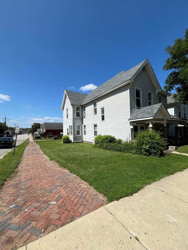 Building Photo - 520 Romig St Unit 1 Rental