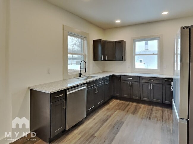 Photo - 1724 Woodlawn Ave