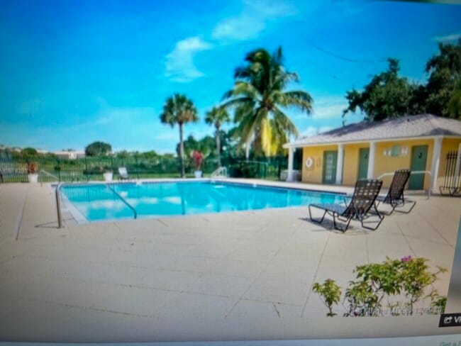 Building Photo - 1629 Meadows Cir W Unit 1629