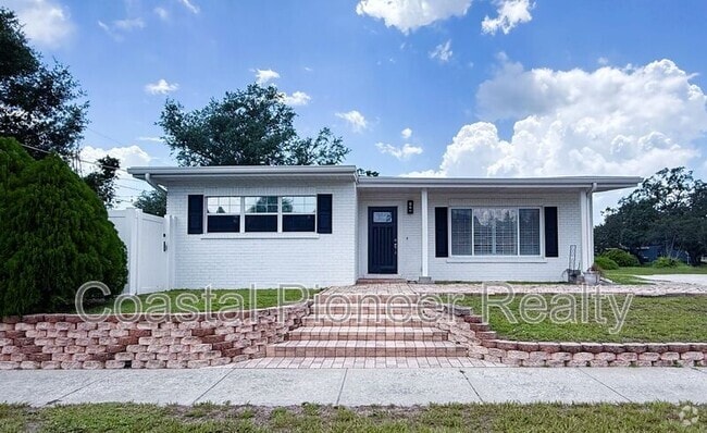 Building Photo - 3902 W Fig St Rental