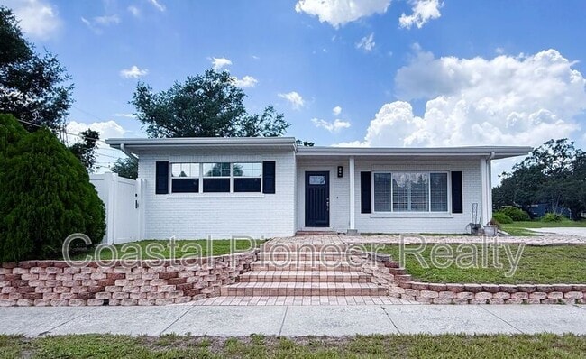Building Photo - 3902 W Fig St Rental
