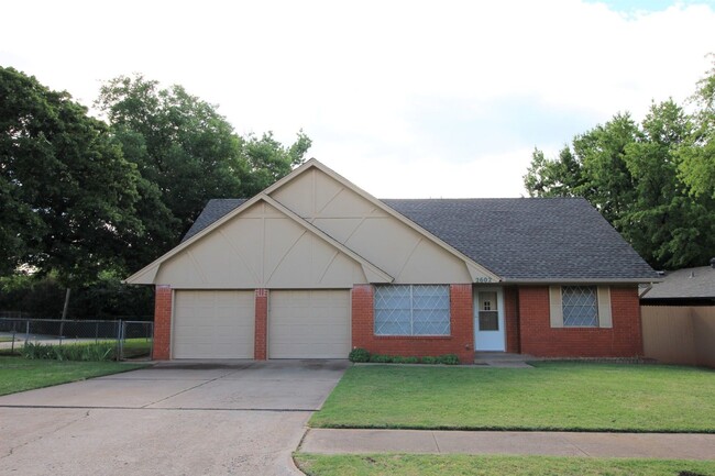 Spacious 3 Bed 2 Bath In Edmond - Spacious 3 Bed 2 Bath In Edmond Casa