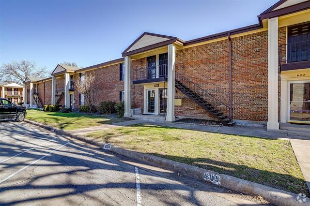 Building Photo - 4020 Ridglea Country Club Dr Rental