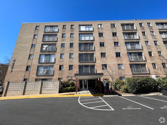 Building Photo - Light-filled Contemporary 1 Bedroom 1 Bath... Rental
